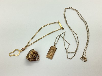 Lot 118 - A Novelty 9ct Gold Toby Jug Charm / Pendant,...