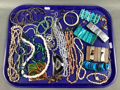 Lot 194 - A Collection of Polished Hardstone, Shell and...