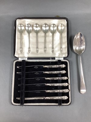 Lot 46 - A Georgian Hallmarked Silver Old English...