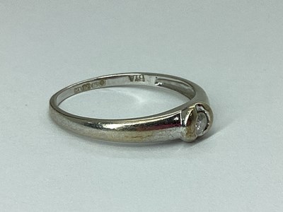Lot 94 - A Modern 9ct White Gold Single Stone Diamond...