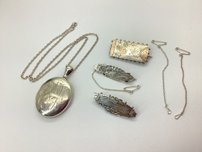 Lot 138 - A Victorian Oval Locket Pendant, engraved...