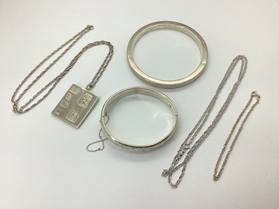 Lot 151 - A 1977 DNG Hallmarked Silver Ingot Pendant,...