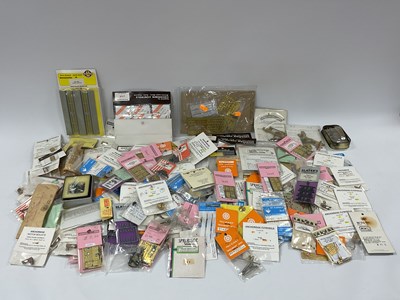 Lot 304 - A Collection of 'OO' Gauge (4mm scale)...
