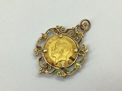 Lot 97 - George V Half Sovereign, 1911, claw set within...