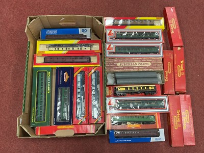 Lot 356 - Twenty-two boxed 00 gauge coaches (two in one...