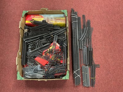 Lot 352 - A Large Quantity of Triang-Hornby "Super 4"...