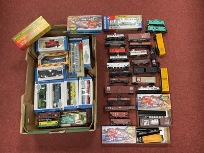 Lot 361 - Approximately thirty-eight HO scale American...