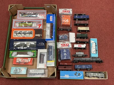 Lot 379 - Approximately twenty-five HO scale European...