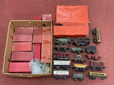 Lot 390 - A Quantity of Pre-War and Post-War Hornby 'O'...