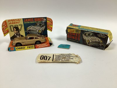 Lot 911 - Original Corgi Toys No 261 James Bond Aston...