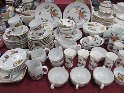 Lot 1243 - Royal Worcester Evesham, dinner, tea and...