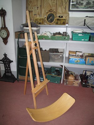 Lot 1148 - A large wooden studio easel (H170cm) and...