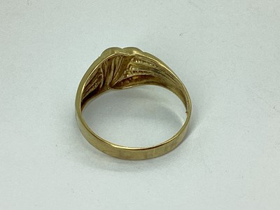 Lot 81 - A Fancy Two Colour Dress Ring, of textured...
