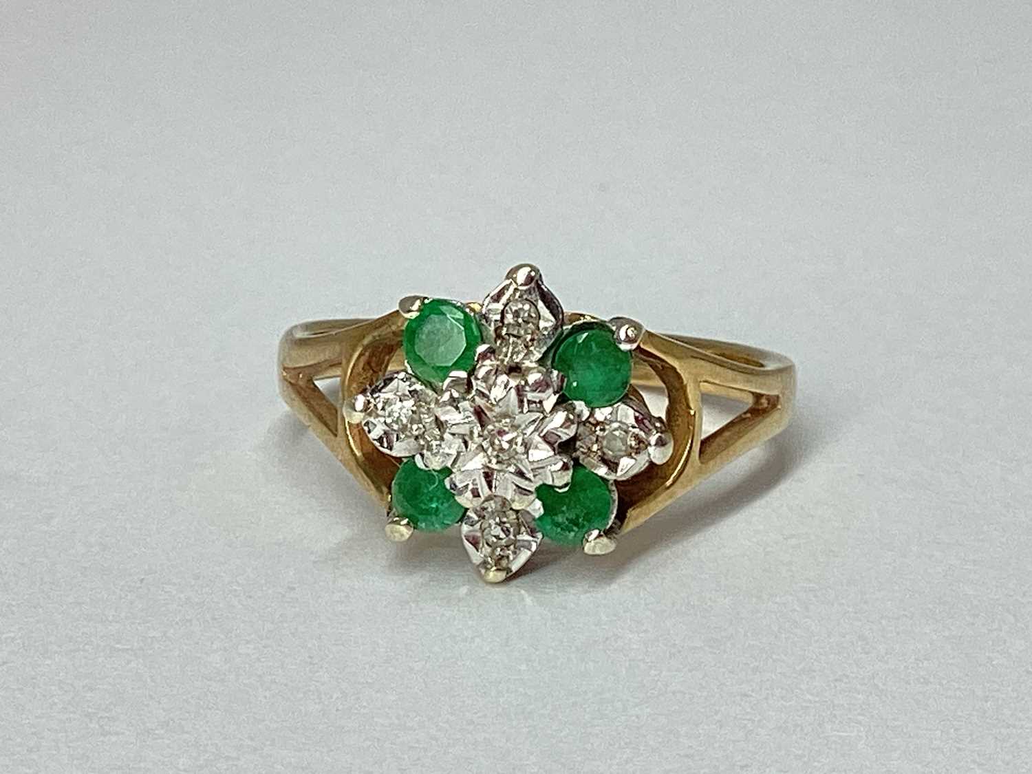 Lot 63 - A 9ct Gold Cluster Ring, of flowerhead design,...