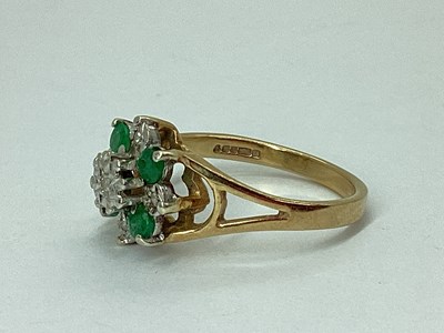 Lot 63 - A 9ct Gold Cluster Ring, of flowerhead design,...
