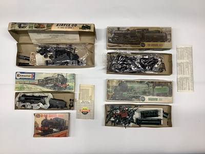 Lot 562 - Five Airfix and Kitmaster 00 gauge plastic...