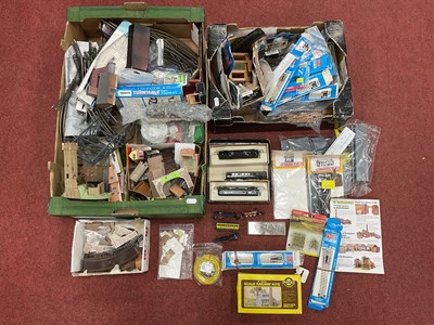 Lot 354 - A quantity of N gauge model railway workshop...