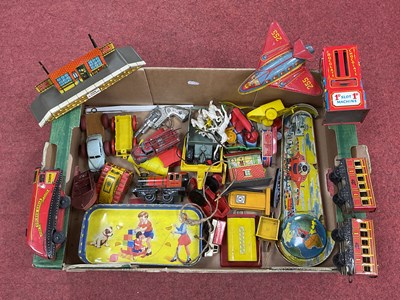 Lot 382 - A quantity of mid xx century tinplate, diecast...