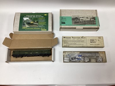 Lot 556 - Three 00 gauge (4mm scale) modern motive power...
