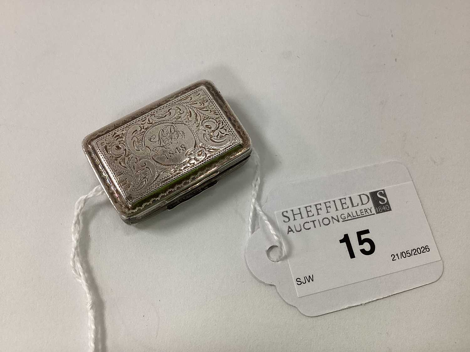 Lot 15 - A Georgian Hallmarked Silver Vinegrette,...