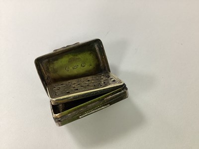 Lot 15 - A Georgian Hallmarked Silver Vinegrette,...
