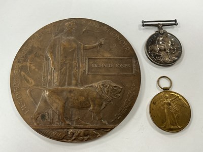 Lot 597 - WWI York & Lancaster Regiment Medal Duo,...