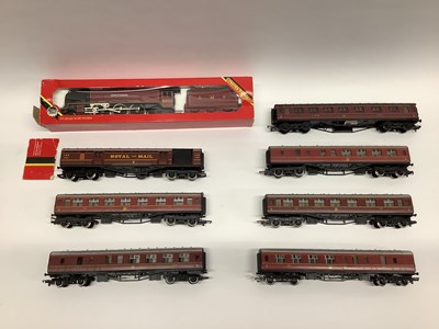 Lot 476 - A Boxed Hornby 'OO' Gauge "Duchess of...