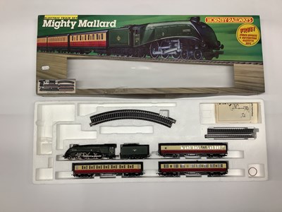 Lot 693 - A boxed Hornby 00 gauge "Mighty Mallard" train...