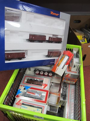 Lot 391 - Twenty-Five "HO" Gauge Boxed/Cased Items of...