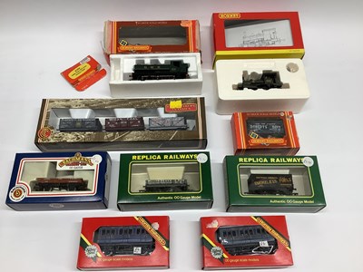 Lot 376 - Two boxed Hornby 00 gauge tank engines: a GWR...