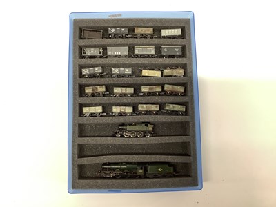Lot 898 - Two British N gauge locomotives: a Bachmann...