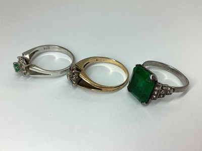 Lot 57 - A Dainty Emerald and Diamond Cluster Ring,...