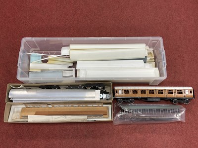 Lot 369 - Four 'O' Gauge/7mm Kit Part Built/Unstarted"...