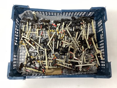 Lot 503 - A Quantity of 'OO' Gauge Signals, by Triang,...
