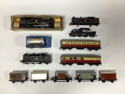 Lot 520 - Three Hornby-Dublo 00 gauge three-rail...