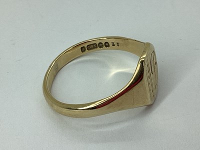 Lot 49 - A 9ct Gold Signet Ring, the rectangular panel...