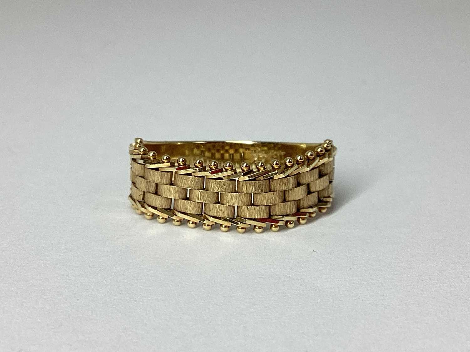 Lot 70 - QVC; A 14ct Gold Flexible Chain Link Ring, of...