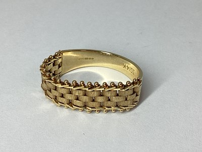 Lot 70 - QVC; A 14ct Gold Flexible Chain Link Ring, of...