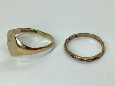 Lot 62 - A 9ct Gold Signet Ring, the oval panel...