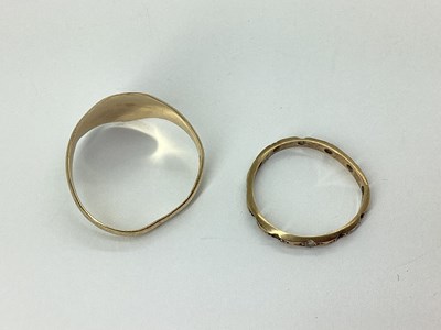 Lot 62 - A 9ct Gold Signet Ring, the oval panel...