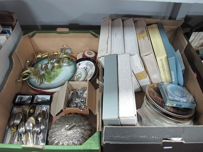 Lot 1027 - Ceramics and metalware, including pair of...