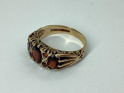 Lot 50 - A 9ct Gold Oval Three Stone Ring, of graduated...