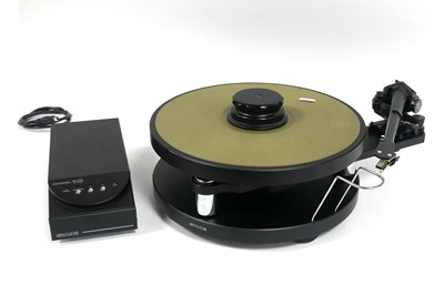 Lot 601 - SME Model 10 Turntable with SME V Tonearm &...