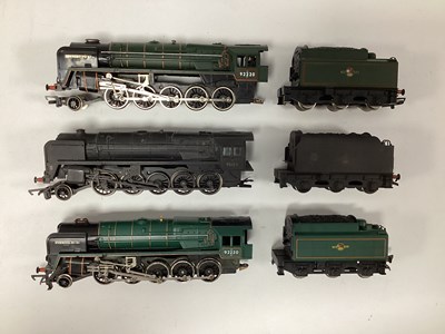Lot 485 - Three Hornby 00 gauge tender-drive 9F...