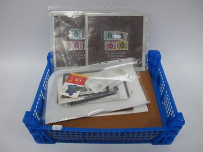 Lot 1372 - Stamps; A collection of GB presentation packs,...