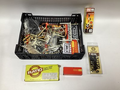 Lot 523 - A quantity of 00 gauge signals by Hornby and...