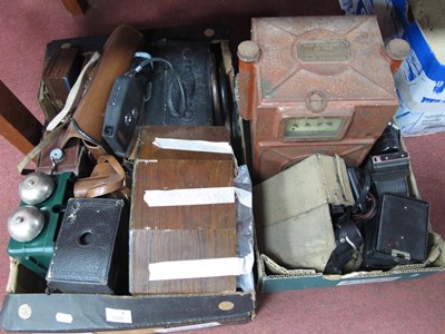 Lot 1335 - Travelling Brush Sets, cameras, speaker,...