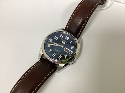Lot 205 - Seiko; A Modern '5' Automatic Gent's...