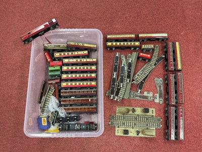 Lot 395 - A quantity of Hornby Dublo 3-Rail Coaches,...