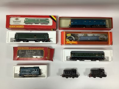 Lot 302 - Six 00 gauge diesel locomotives: a boxed...